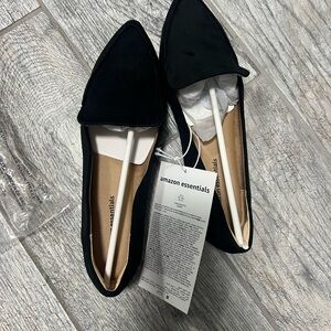Amazon Essentials Women's Classic Black Flats